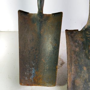 Lote de Herramientas: 2 Palas, Hacha y Llaves de Bujía - imagen 5