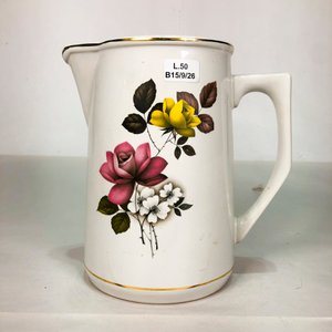 Jarra de Porcelana Blanca con Flores y Bordes Dorados - imagen 1