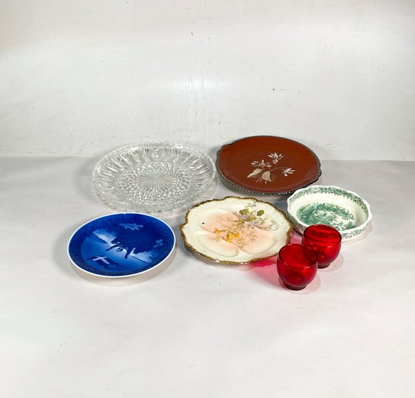 Set de 7 Piezas: Centro de Vidrio, Platos Variados y Recipiente Rojo - imagen 1