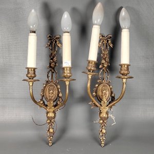 Par de Apliques de Pared Franceses en Bronce con 2 Luces Cada Uno - imagen 2