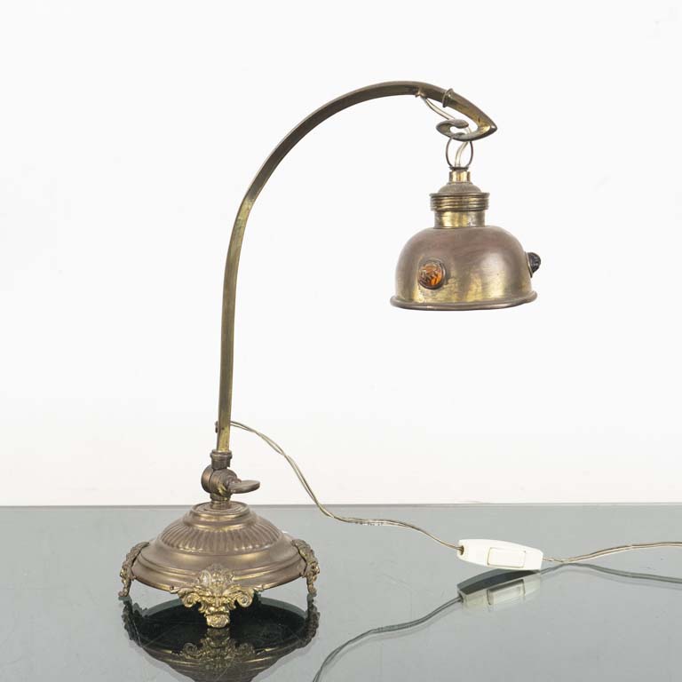 Lote siguiente: Lámpara de mesa de bronce - Medidas: 14x35cm