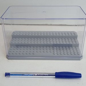 Lote anterior: Exhibidor Acrílico Transparente para Modelos con Base Gris y Rajadura