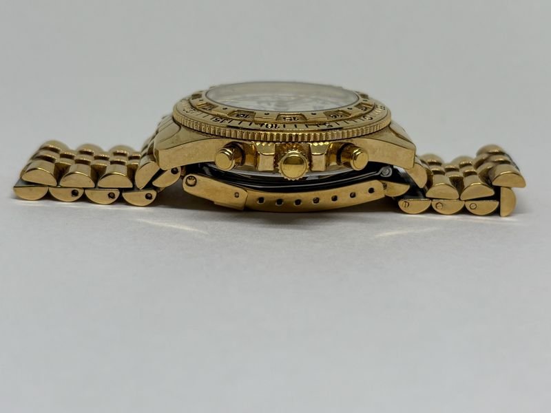 Reloj Bulova Starmarine - Cronógrafo con fecha y diseño de dos tonos - imagen 5