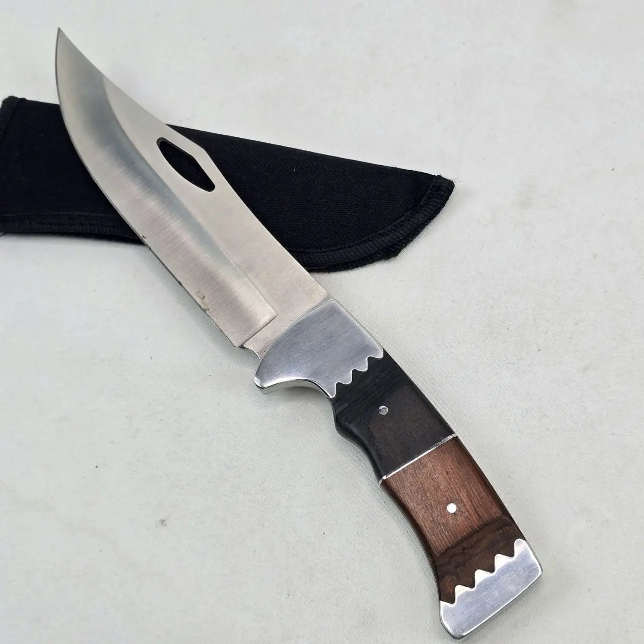 Cuchillo de Acero Inoxidable con Mango de Madera