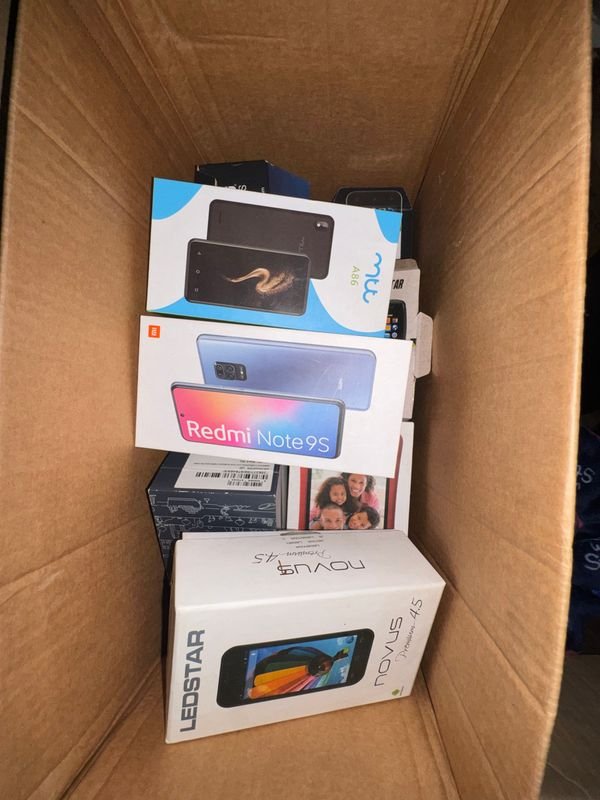 Lote de Celulares Usados con Cajas