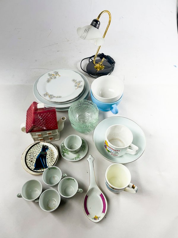 Lotes de platos llanos, lámpara de sobremesa y tazas - imagen 2