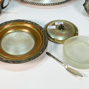 Bandeja Oval Elkington, Dulcera de Vidrio y Metal, y Monturas Decorativas - imagen 4