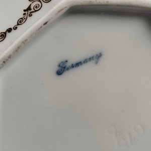 Lote de 4 piezas de porcelana y loza: 2 azucareros, lechera y cremera - imagen 7