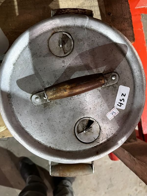 Budinera Antigua de Aluminio con Tapa y Asas de Madera