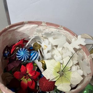 Lote Navideño: Bolso con Adornos, Espejos Hexagonales y Bolas Decorativas - imagen 7