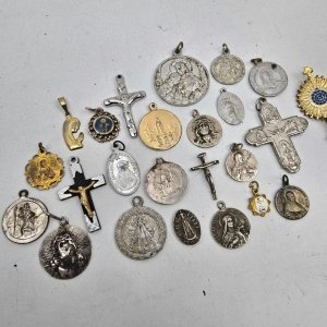 Lote anterior: Conjunto de Medallas Religiosas Variadas
