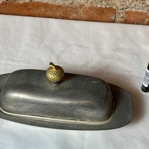 Mantequera Antigua de Platina con Tirador de Bronce Repujado - imagen 6