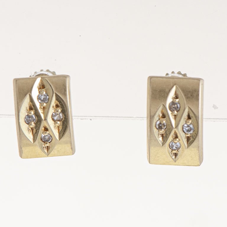 Lote siguiente: Pare de aretes de oro 18k con 8 diamantes