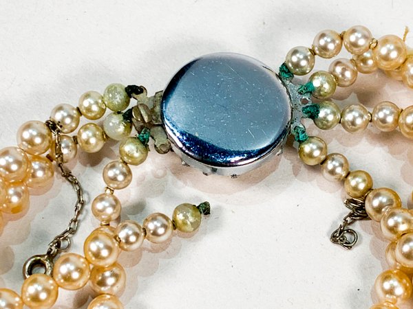 Collar de perlas fantasía de cuatro vueltas con broche - imagen 5