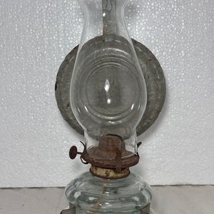 Lote anterior: Antiguo Farol de Vidrio con Base Acanalada y Soporte Metálico