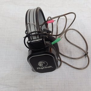Cuatro piezas: 2 auriculares gamer + saca pelusa eléctrico + cargador de pilas - imagen 6