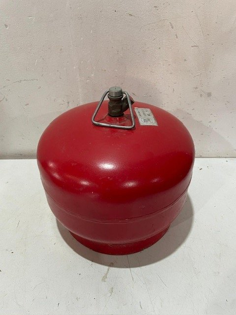 Lote siguiente: Contenedor de metal rojo