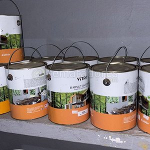 Lote siguiente: Lote de Latas de Barniz Sintético Vitro 4 Litros