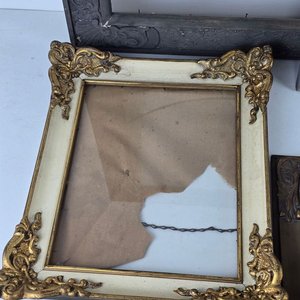 Lote de Marcos Antiguos Ornamentados con Fotografías y Espejo - imagen 3