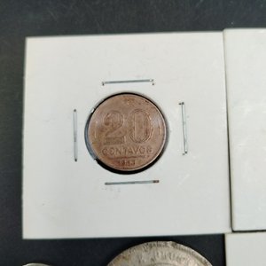 Lote de 9 Monedas de Brasil de Diferentes Épocas y Materiales - imagen 11