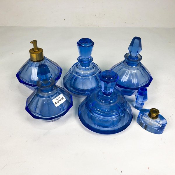 Conjunto de 6 Perfumeros y Polveras de Vidrio Azul Vintage - imagen 1