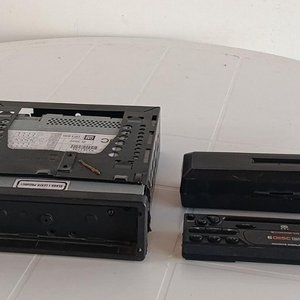 Radio para Auto con Frente Extraíble y Estuche - imagen 2