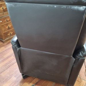 Sillón Reclinable Marrón en Simil Cuero con Desgaste - imagen 4