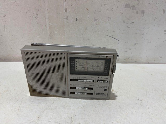 Radio Portátil National Panasonic 3-Band Receiver