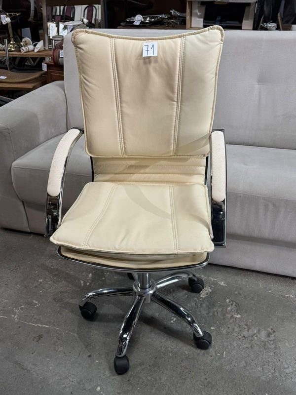 Silla de Escritorio Giratoria Blanca con Brazos
