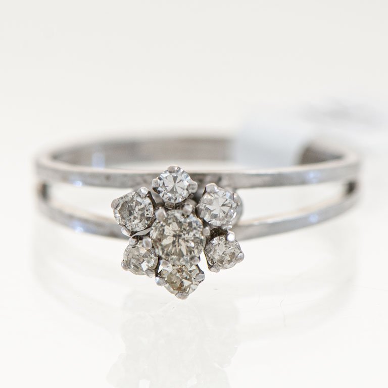 Lote anterior: Anillo de oro con diamantes
