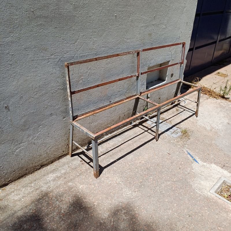 Estructura para banco en hierro: una pieza de decoración útil y resistente - imagen 3