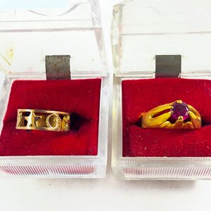 Dos Anillos Dorados Calados con Piedra Roja - imagen 2