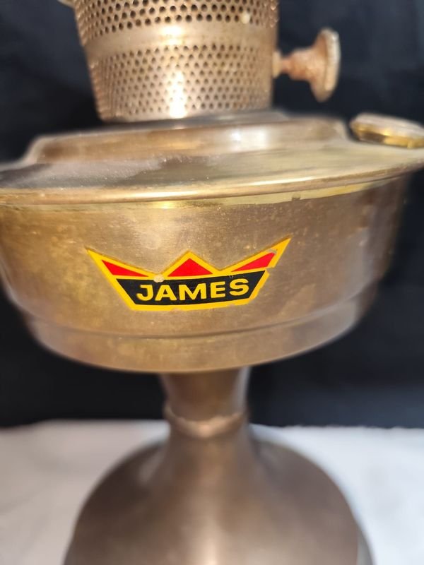Lámpara Aladdin en bronce James, como nuevo, con detalles ornamentales