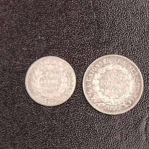 Lote siguiente: Dos Monedas Antiguas de Plata