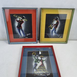 L 013 - Set De 3 Piezas - Set de 3 atractivos cuadros decorativos estilo silueta de artistas y pareja bailando, firmados 'Wuif', con vivos marcos de color - imagen 1