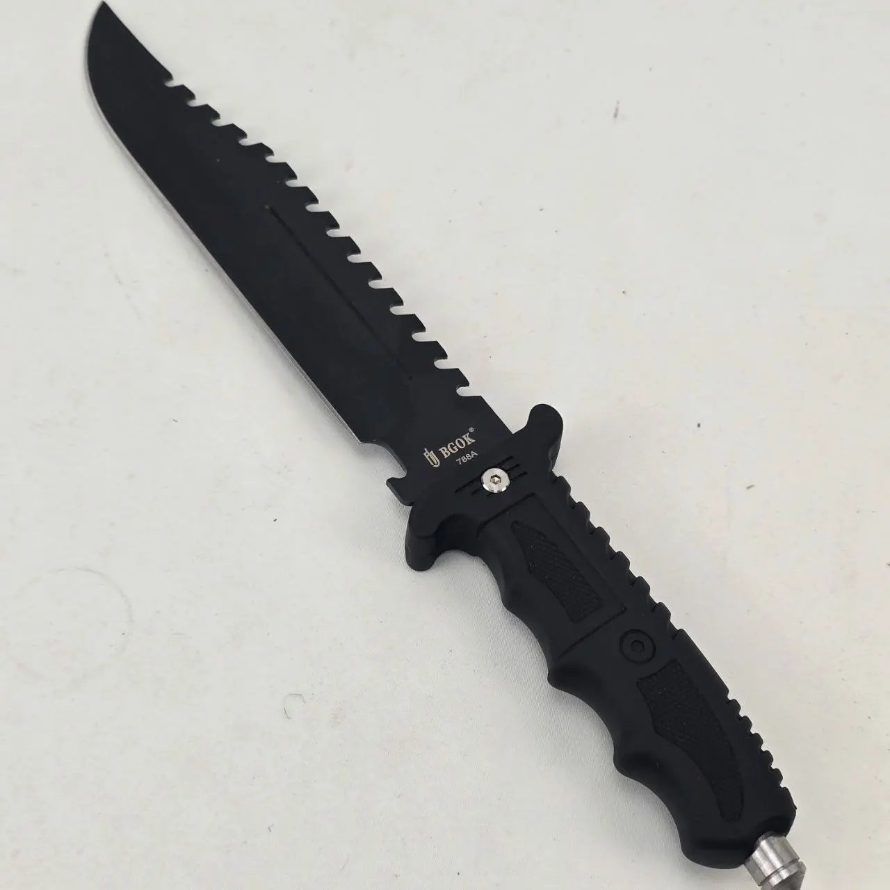Cuchillo Bowie Negro con Funda y Cinta Métrica