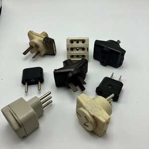 Lote siguiente: Lote de 8 Adaptadores y Fichas Eléctricas Variadas