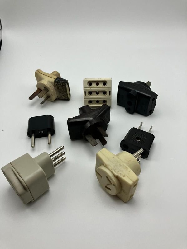 Lote de 8 Adaptadores y Fichas Eléctricas Variadas