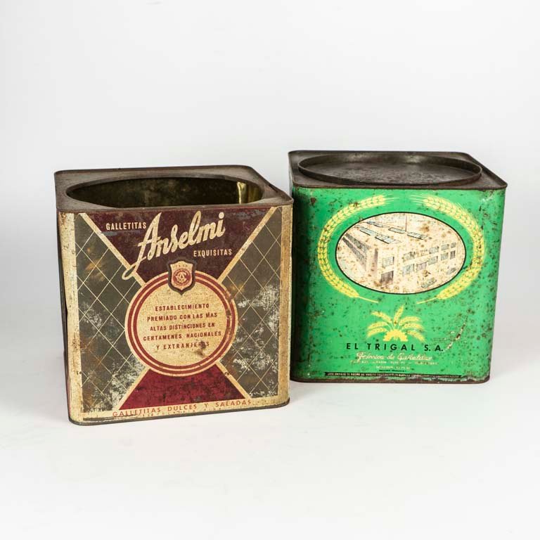 Latas antiguas de chapa litografiada con galletitas - imagen 2