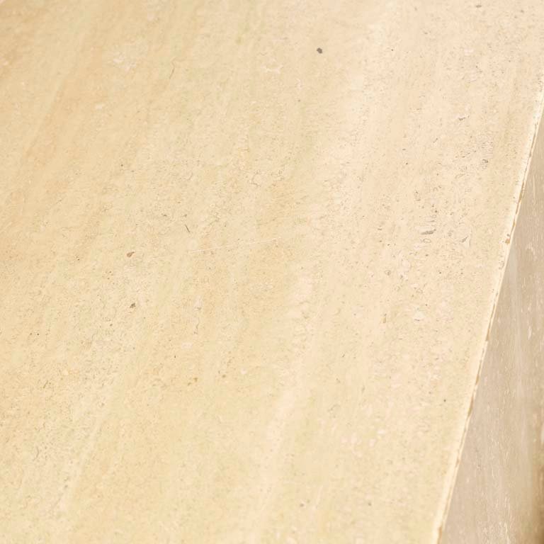 Mesa de living en mármol travertino con detalles en las aristas - imagen 3
