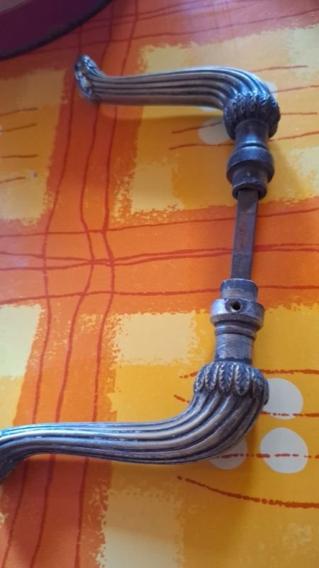 Lote siguiente: Antiguo pestillo bronce para decoración