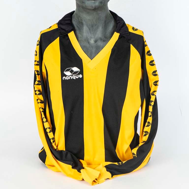 Lote siguiente: Camiseta de Peñarol de utilería marca nanque N°9 utilizada en 1991