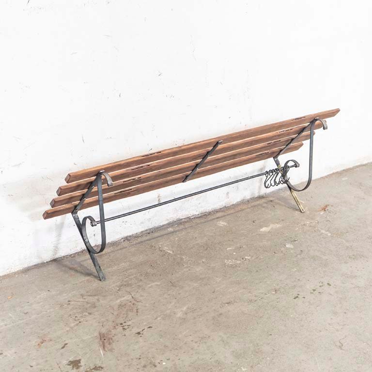 Lote siguiente: Ganchera de madera y metal para hogar