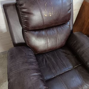 Sillón Reclinable y Mecedor de Cuero Marrón Oscuro - imagen 4