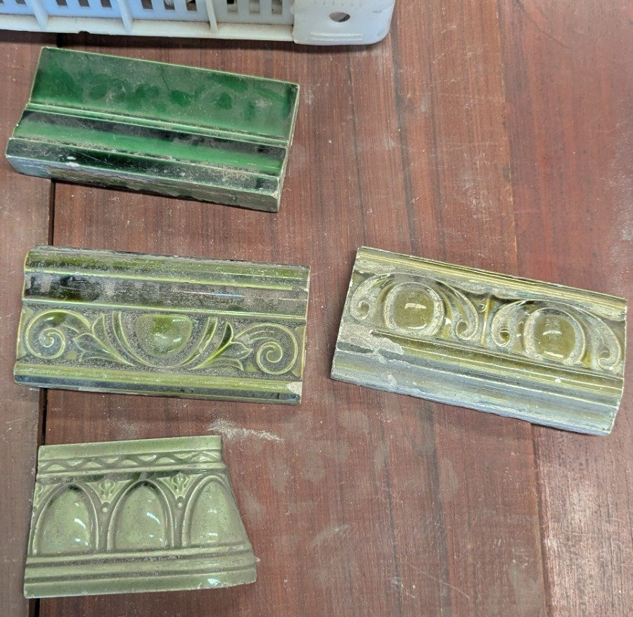 Colección de mayólicas en diferentes colores y materiales - imagen 6