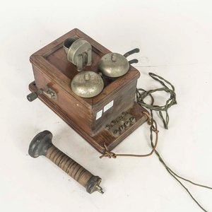 Teléfono Antiguo de Pared de Madera con Timbre y Auricular - imagen 1