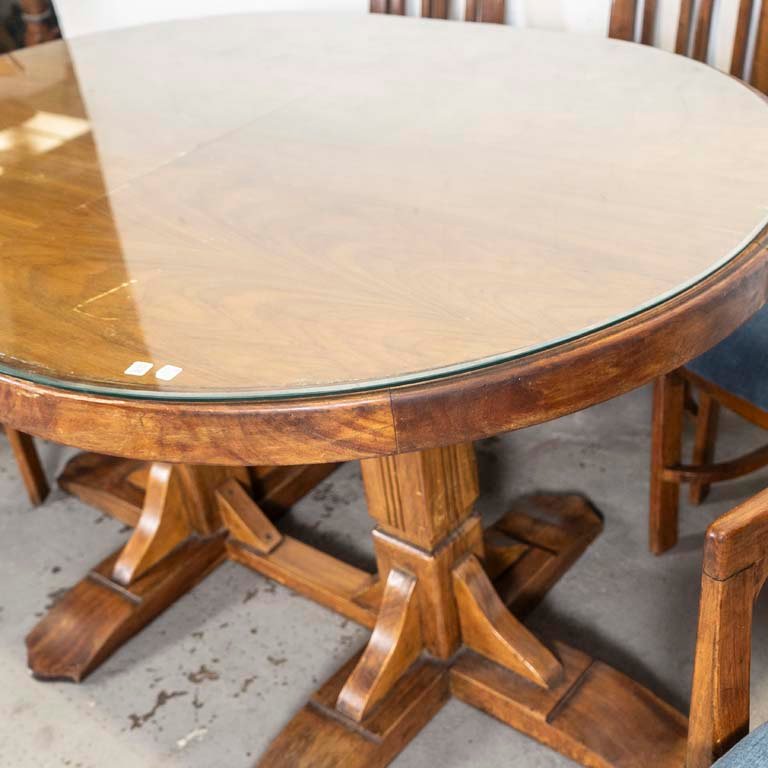 Mesa de comedor oval y sillas con asientos tapizados en tela azul - imagen 2
