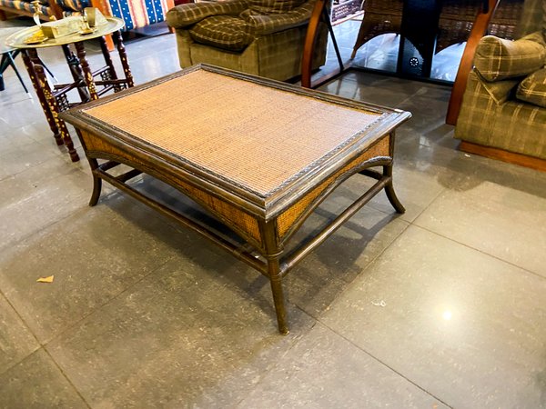 Mesa Ratona Estilo Colonial con Mimbre y Madera - imagen 1