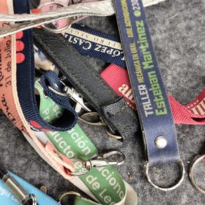 Lote de Llaveros Varios con Logos y Marcas - imagen 2