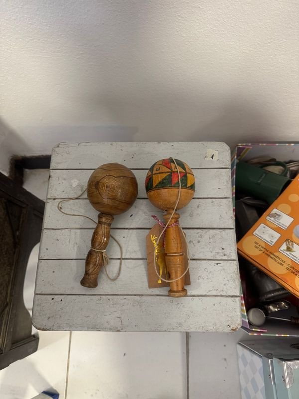 Set de 2 Juguetes Tradicionales de Madera: Sonajero y Balero - imagen 1